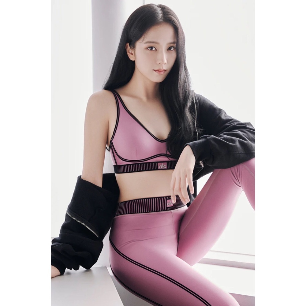 Alo Yoga Airlift Line Up Bra Soft Mulberry M - Picture 7 of 9